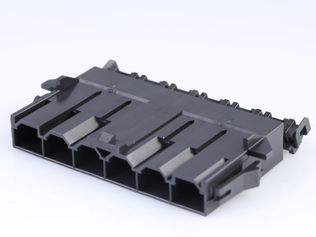 42818-0612 Mini-Fit Sr. Plug Housing, Single Row, Panel Mount, 6 Circuit